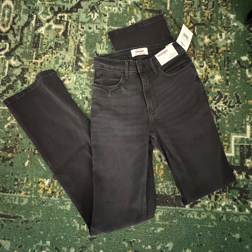 NWT Wrangler High Rise Bold Boot Jean